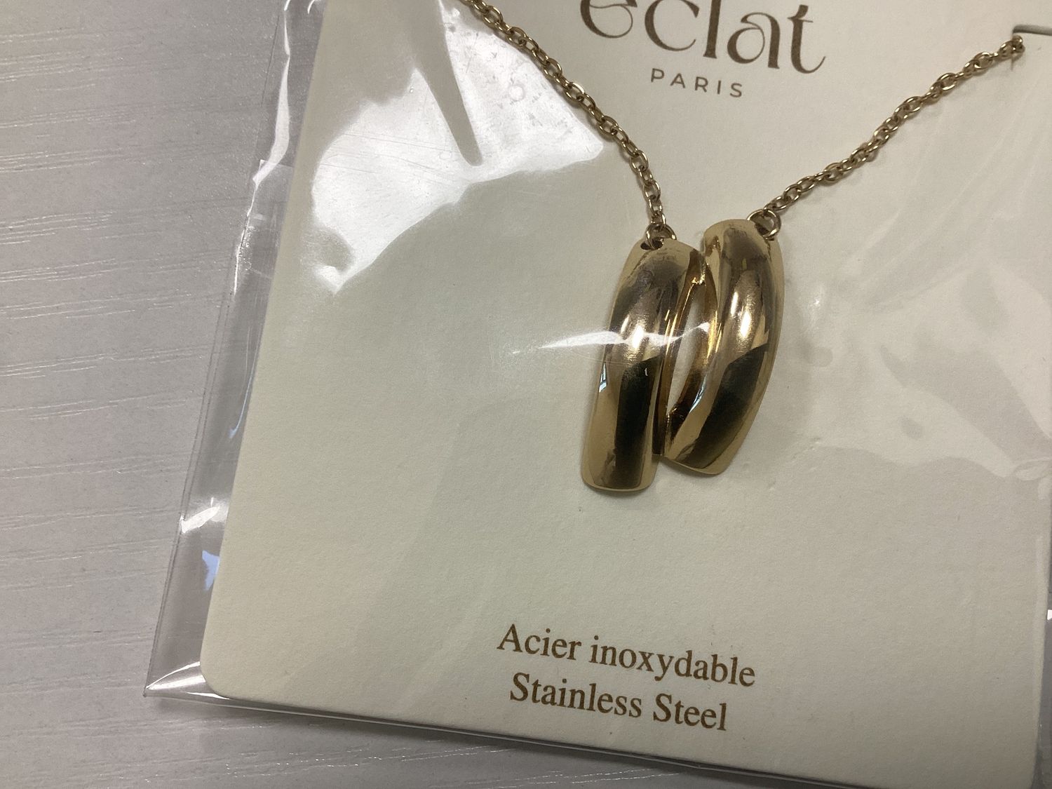 Gold hollow oval necklace