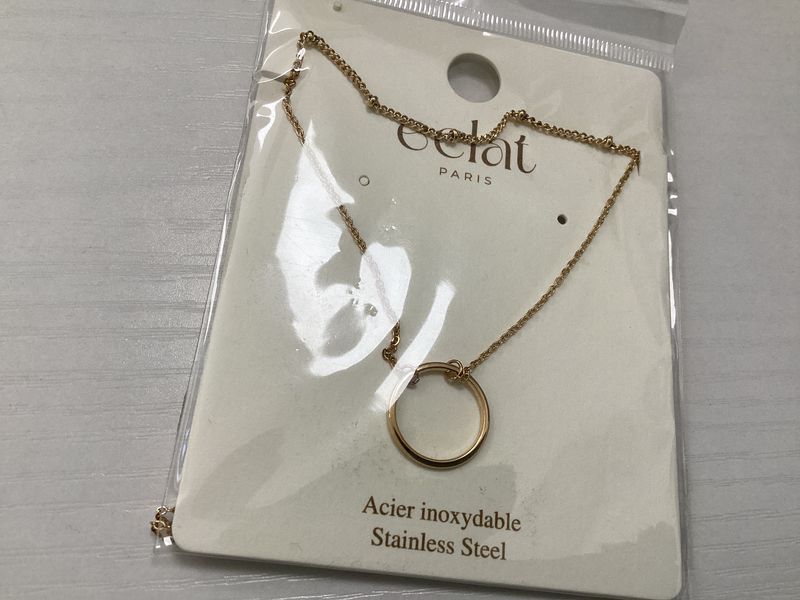 Circle gold necklace