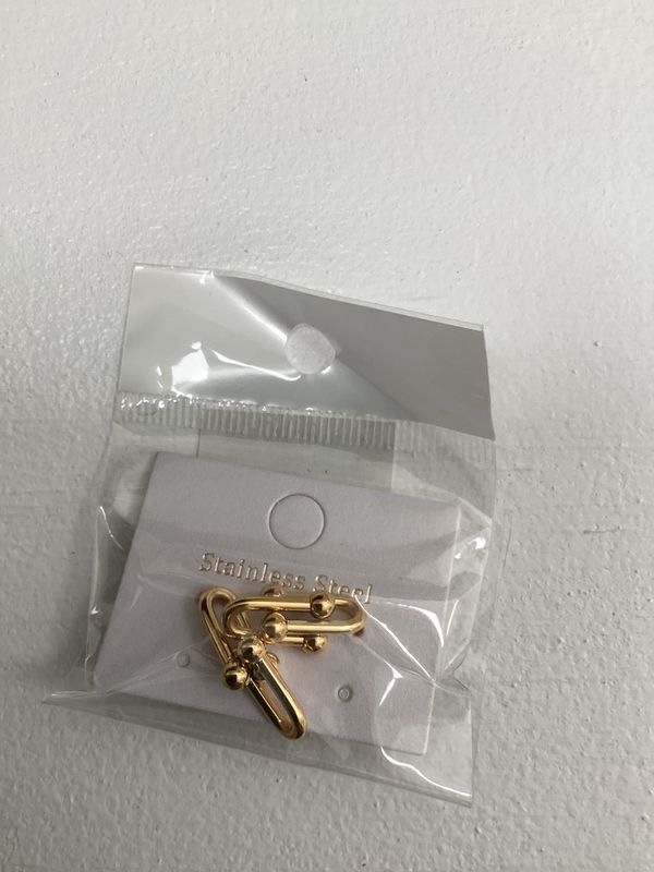 InterlockingU earring