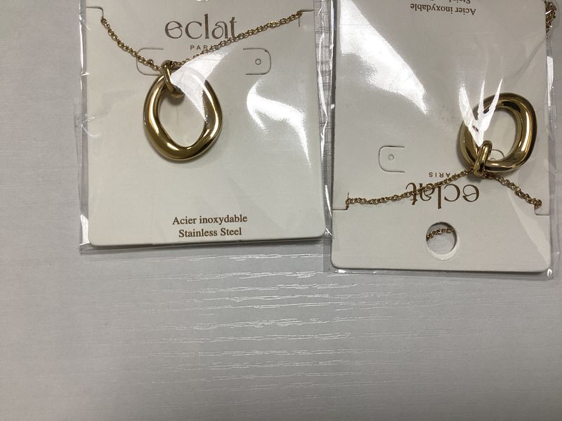 Gold irregular circle necklace