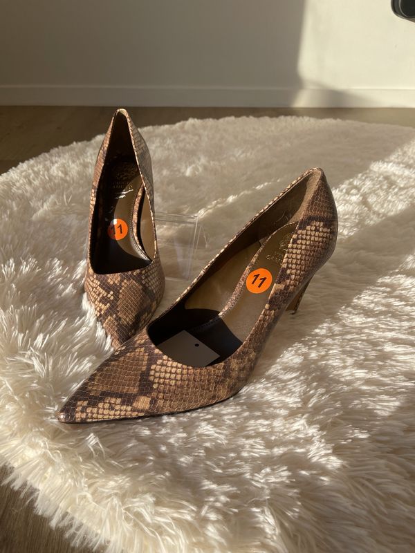 Snake print close heel