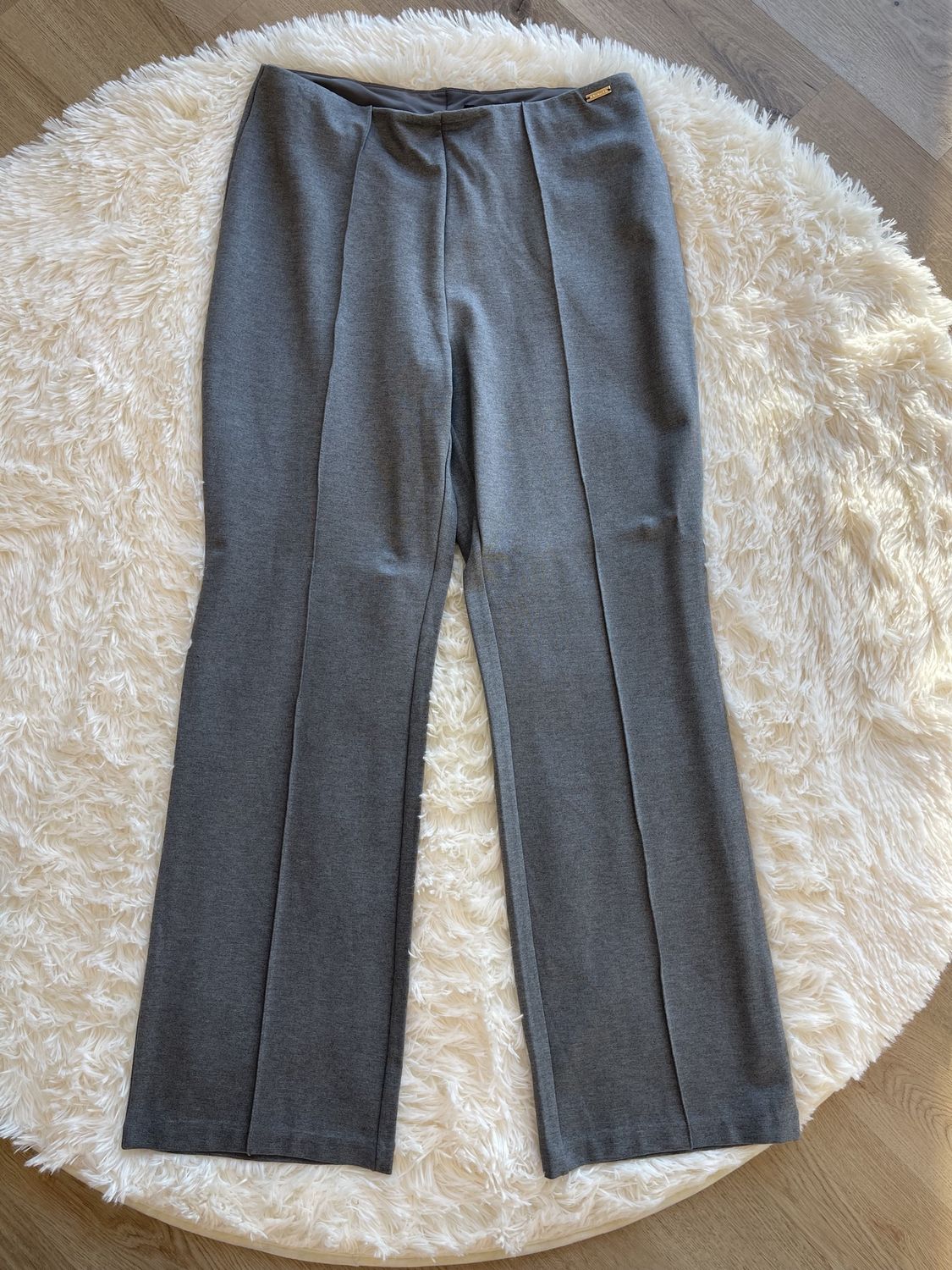 TAHARI Grey Pants