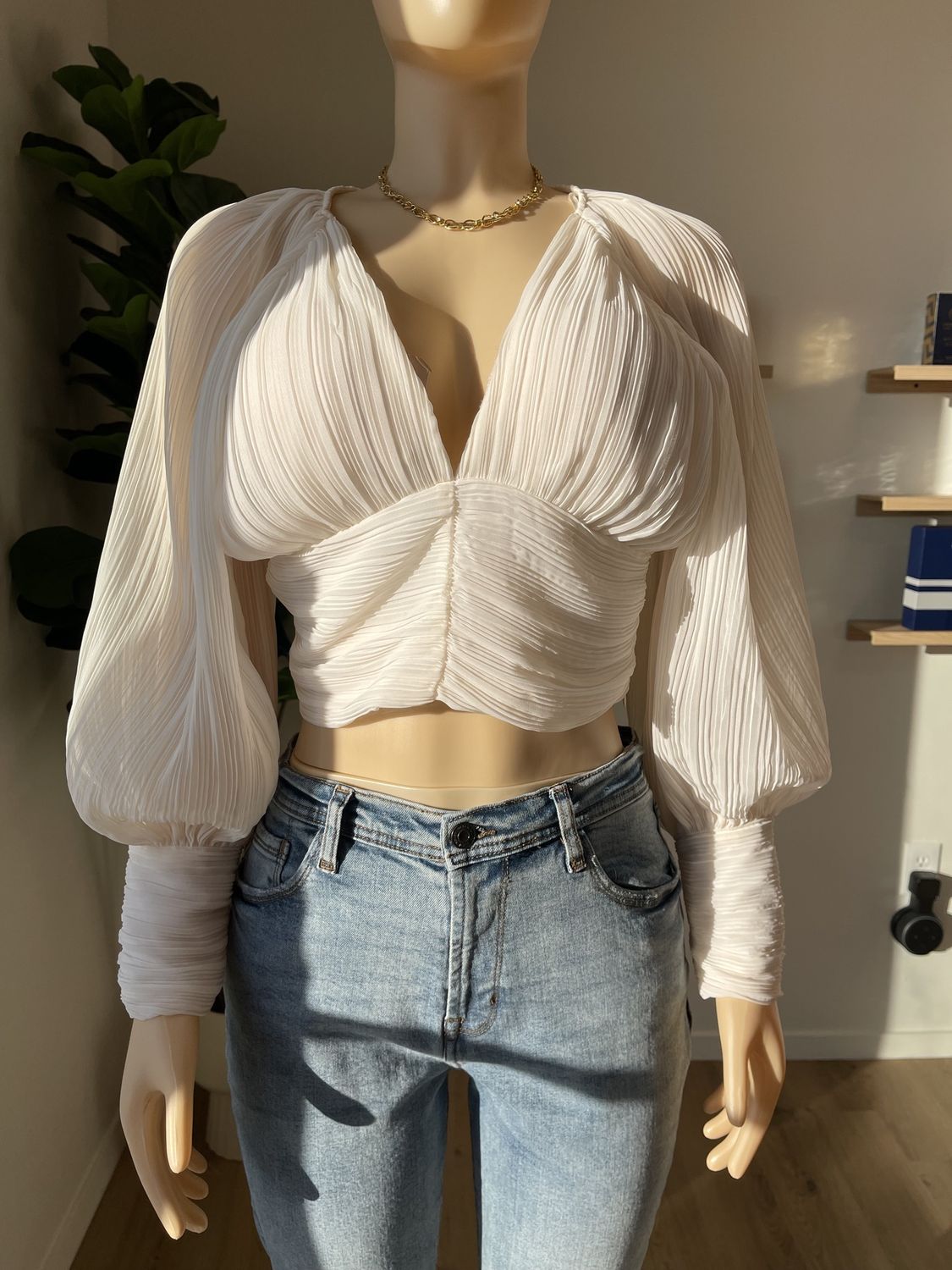 long sleeve pleated V neck crop top