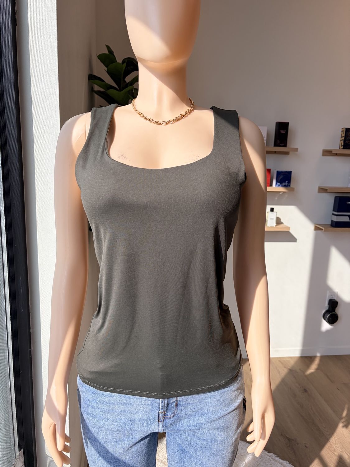 Slim sleeve olive tank top