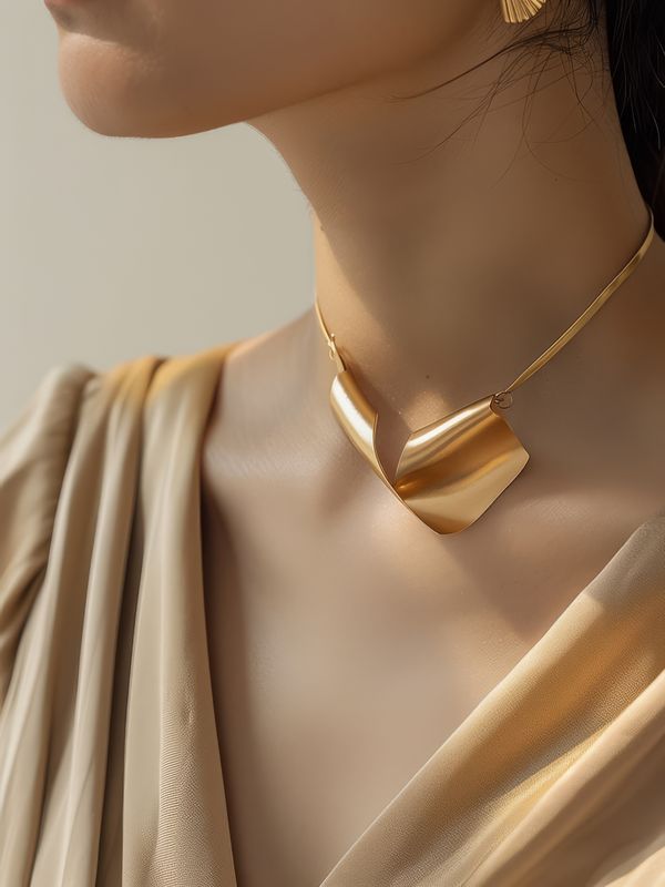 Striking Collar Necklace