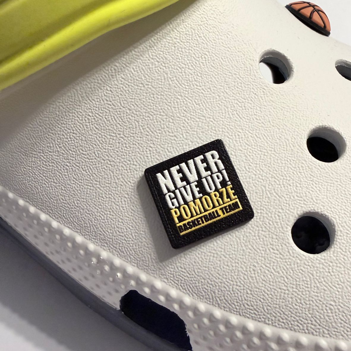 Przypinka do crocsów