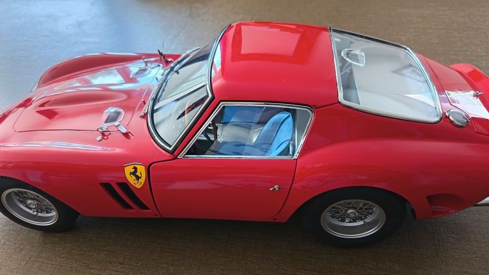 Scale model 1/8 Ferrari 250 GTO base Agora made by a professional modeler  ​The 1/8 Ferrari 250 GTO Agora built model is an exceptional achievement