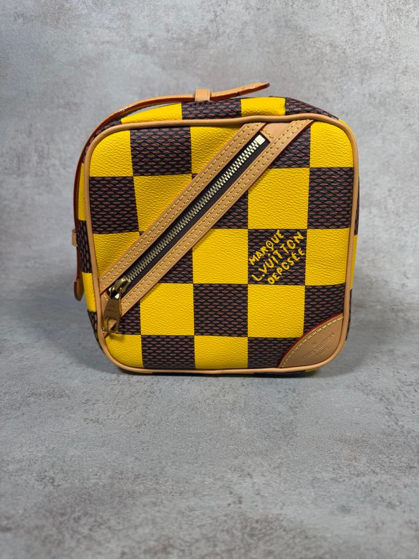 Louis Vuitton Camera Box "Damier Pop" Jaune - Pharrell Williams SS24 - Ref N40562 - Full Set