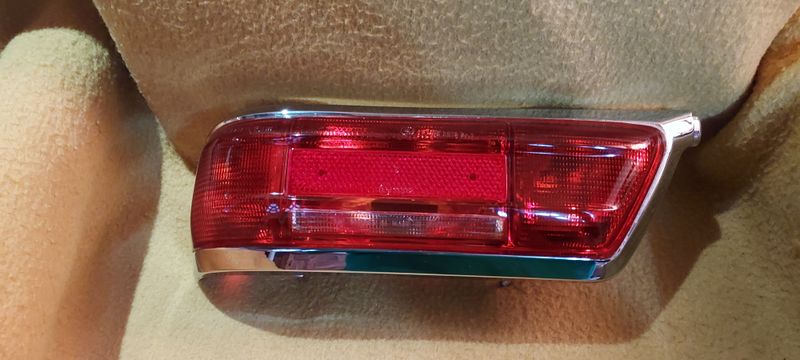 Piloto Trasero Izquierdo Mercedes W111 W112 Coupé | Versión Roja | Nuevo (NOS)