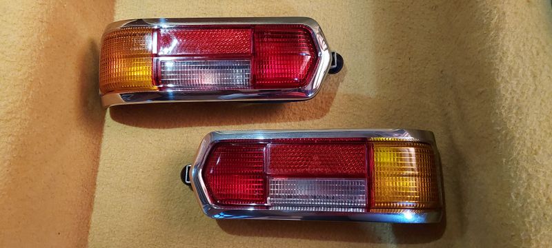 Juego Pilotos Traseros Mercedes W108 W109 | Pareja Completa | Ref. 1088260159 y 1088260259