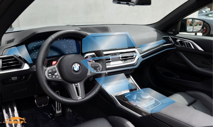 BMW M4 Competition (display + interior)