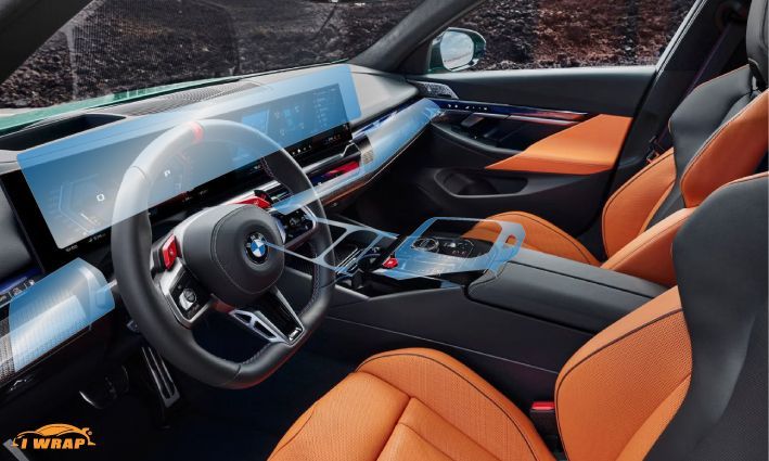 BMW M5 Touring (display + interior)