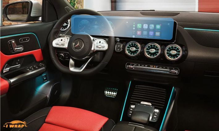 Mercedes GLA AMG (display + interior)