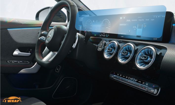 Mercedes CLA 45 Shooting Brake (display + interior)