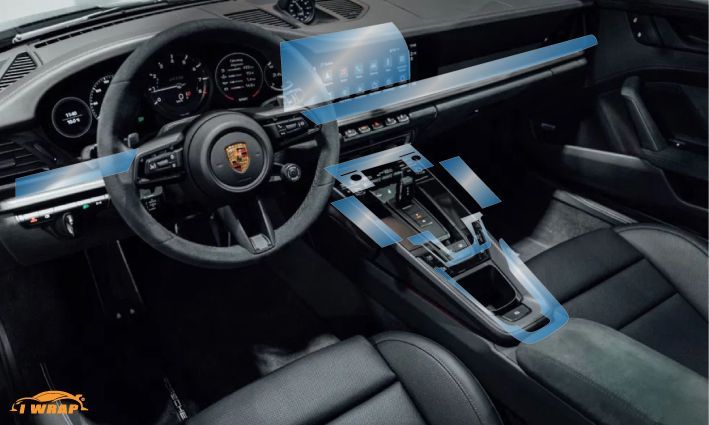 Porsche Carrera 4 GTS (display + interior)