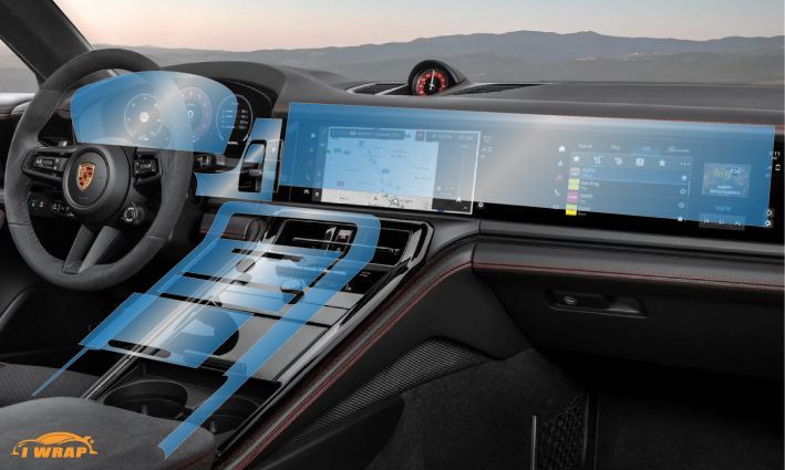 Porsche Panamera GTS (display + interior)