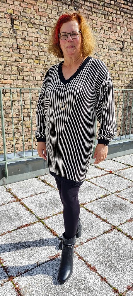 Strickkleid schwarz-weiß