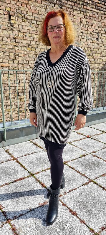 Strickkleid schwarz-weiß