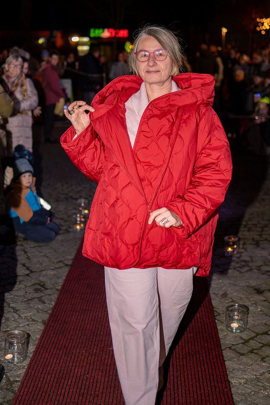 Rote Winterjacke Rote Winterjacke