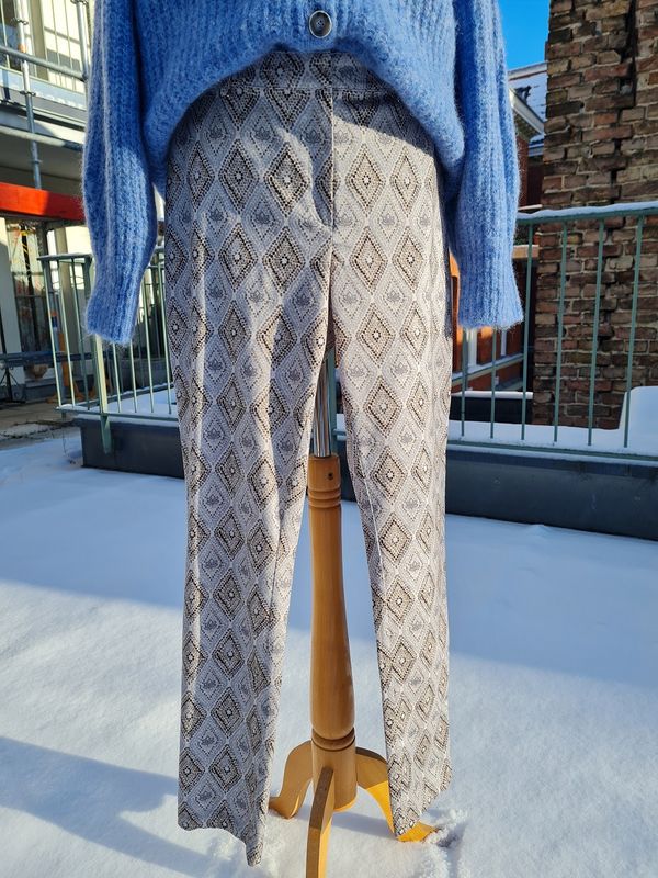 Hose mit geometrischem Muster