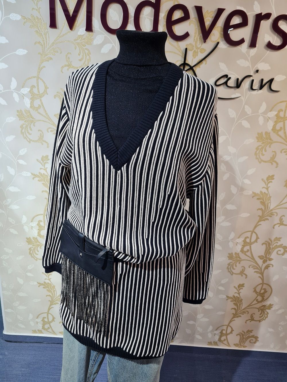 Strickkleid schwarz-weiß