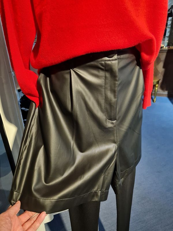 Shorts aus Kunstleder