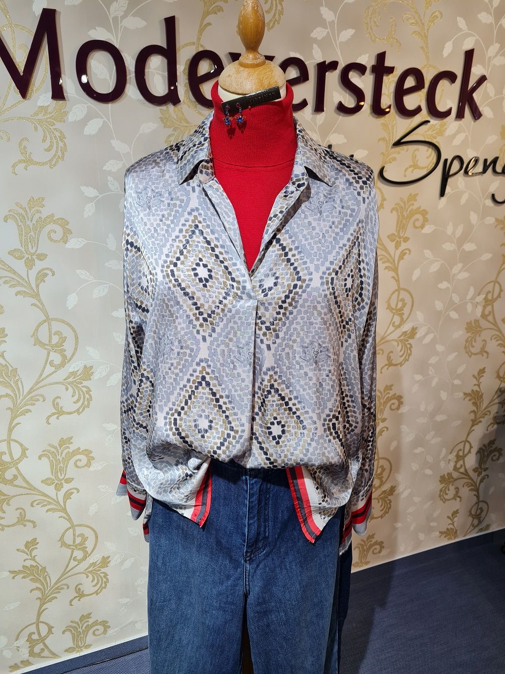 Bluse Taubenblau mit Rot