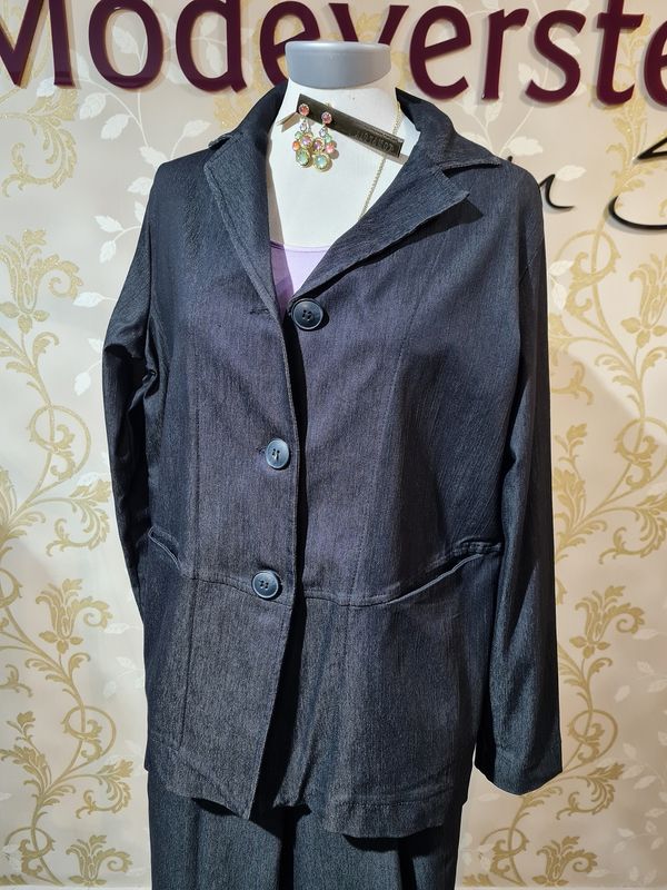 Jacke mit extra weitem Rückenteil