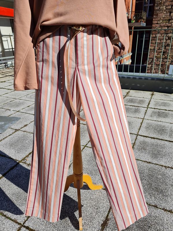 Sommerhose Apricot-Beige-Bordeaux, gestreift Sommerhose Apricot-Beige-Bordeaux, gestreift