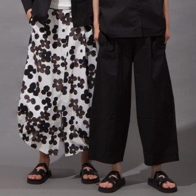 Rock mit Blütenmuster