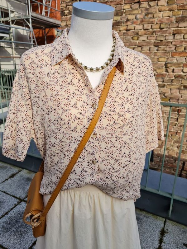 Zarte Bluse, dezent gemustert