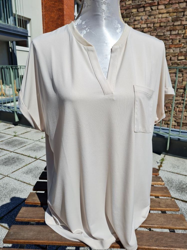 Shirt mit V-Ausschnitt, Beige