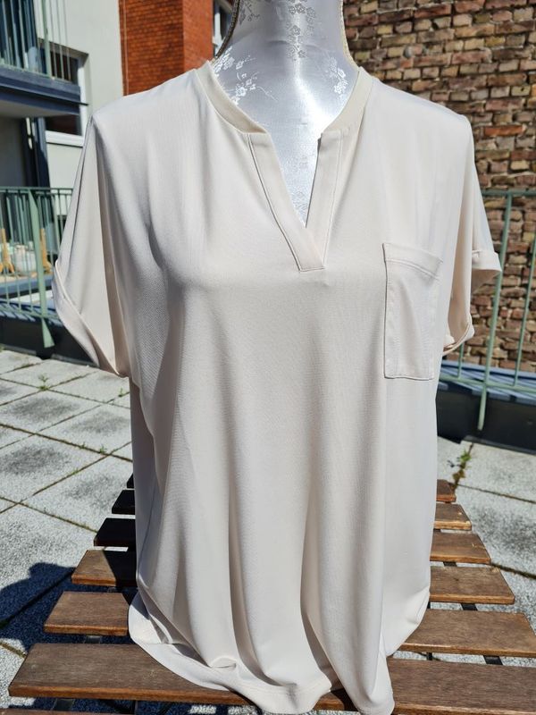 Shirt mit V-Ausschnitt, Beige