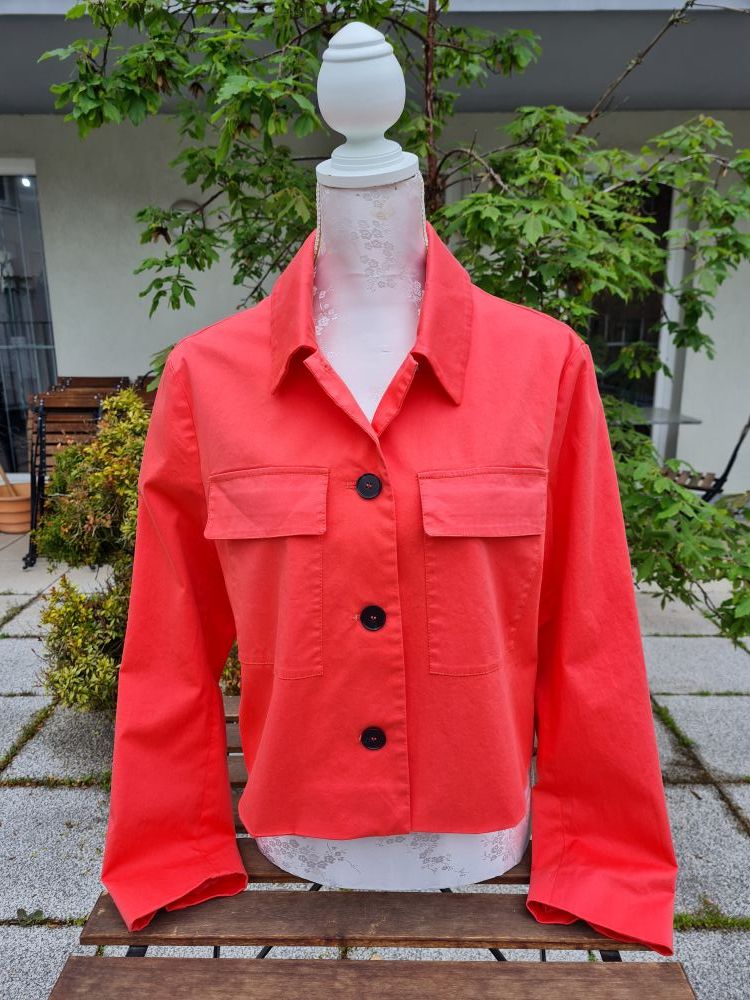 Kurze Jacke, rot