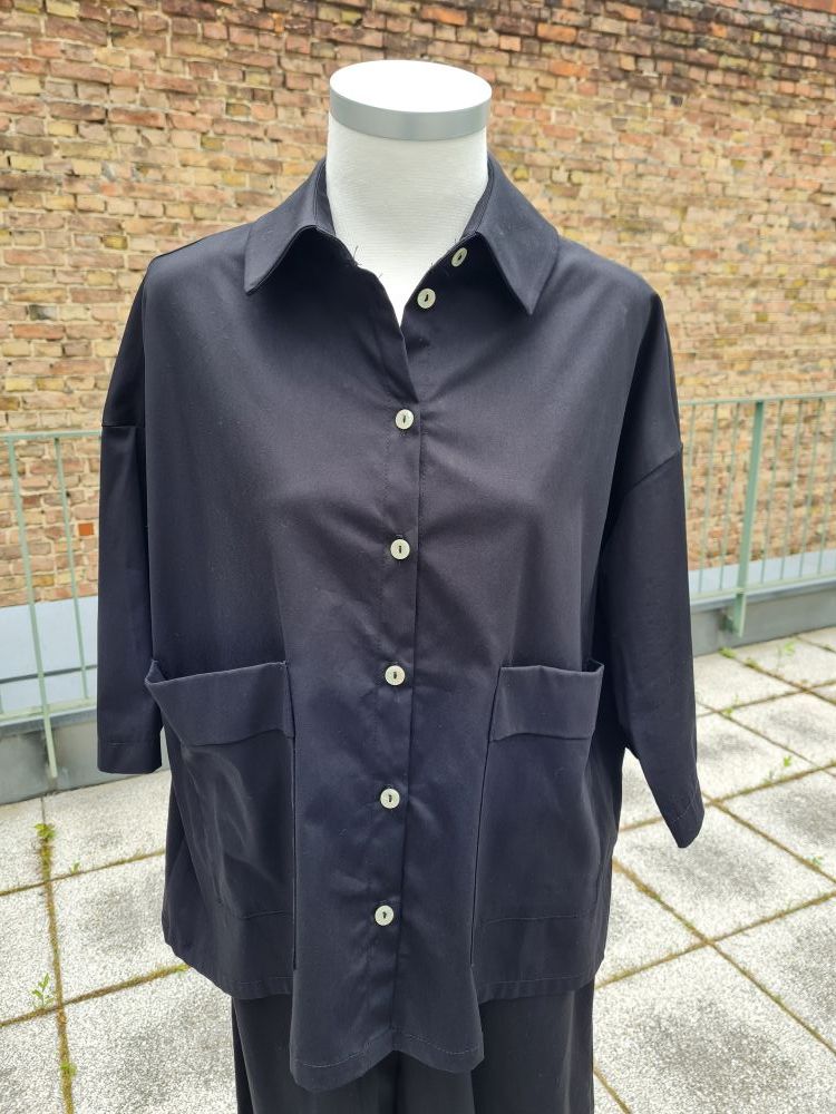 Schwarze Bluse oder Jacke
