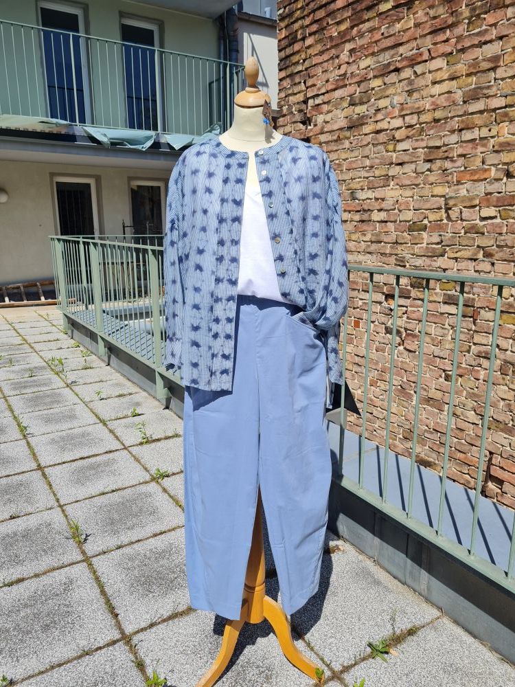 Leichte Sommerhose Himmelblau oder Hellbeige Leichte Sommerhose Himmelblau oder Hellbeige