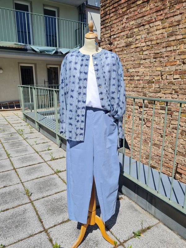 Leichte Sommerhose Himmelblau oder Hellbeige