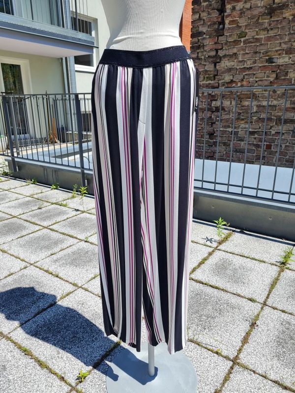 Hose vertikal gestreift