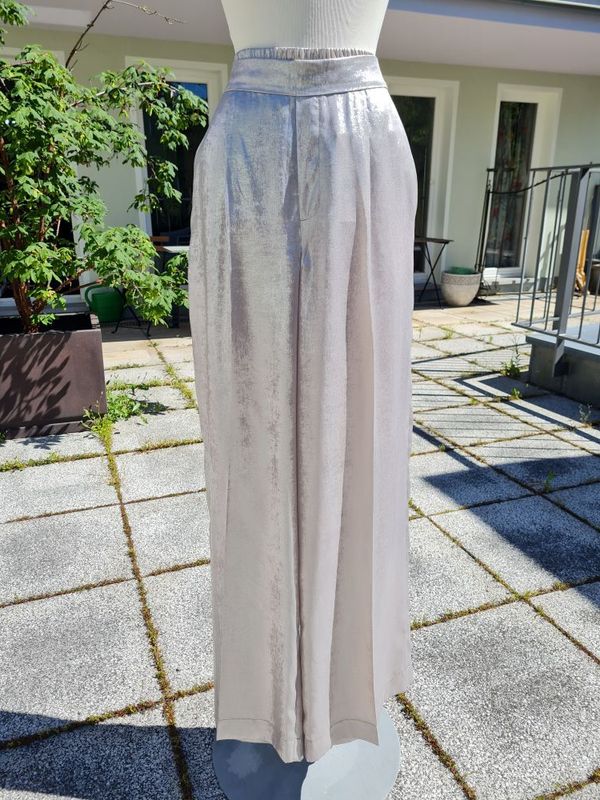 Hose mit Silberschimmer