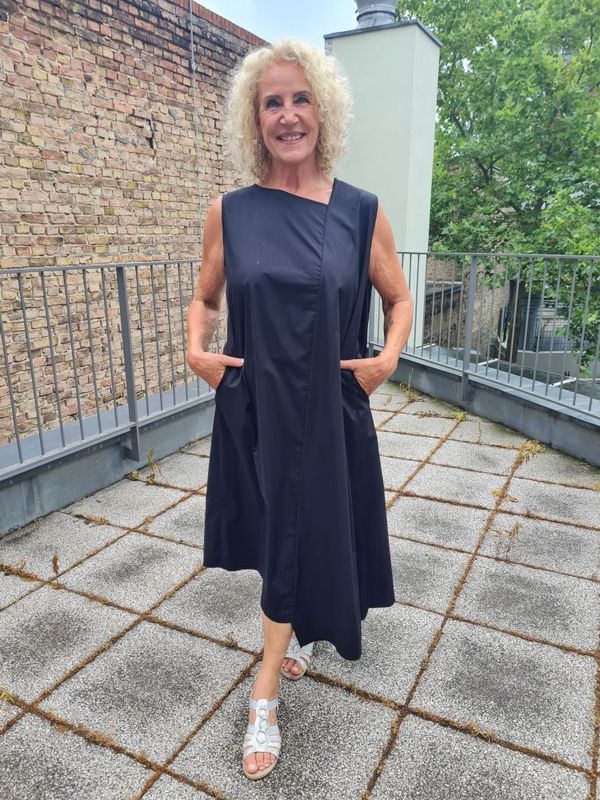 Extravagantes Kleid in Schwarz