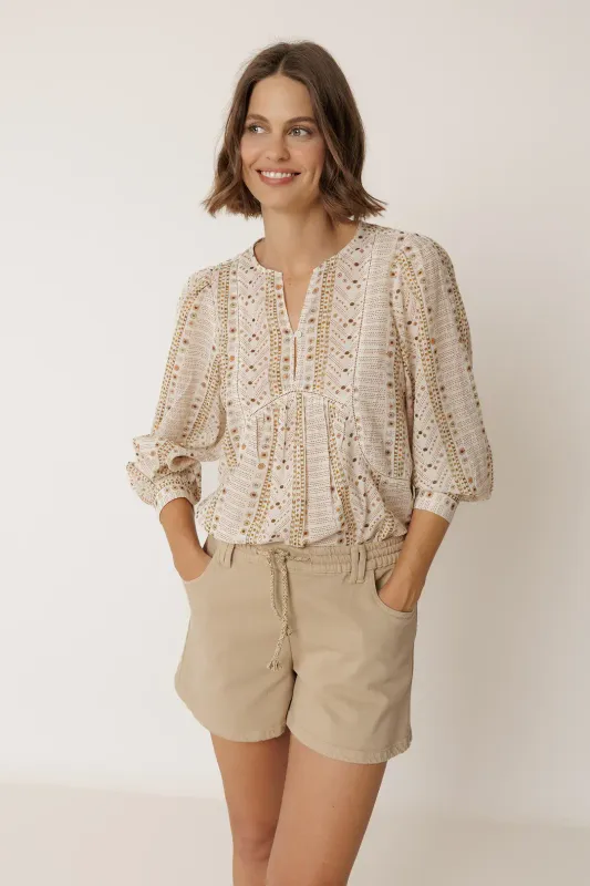 Bluse zart gemustert, in Ecru Bluse zart gemustert, in Ecru