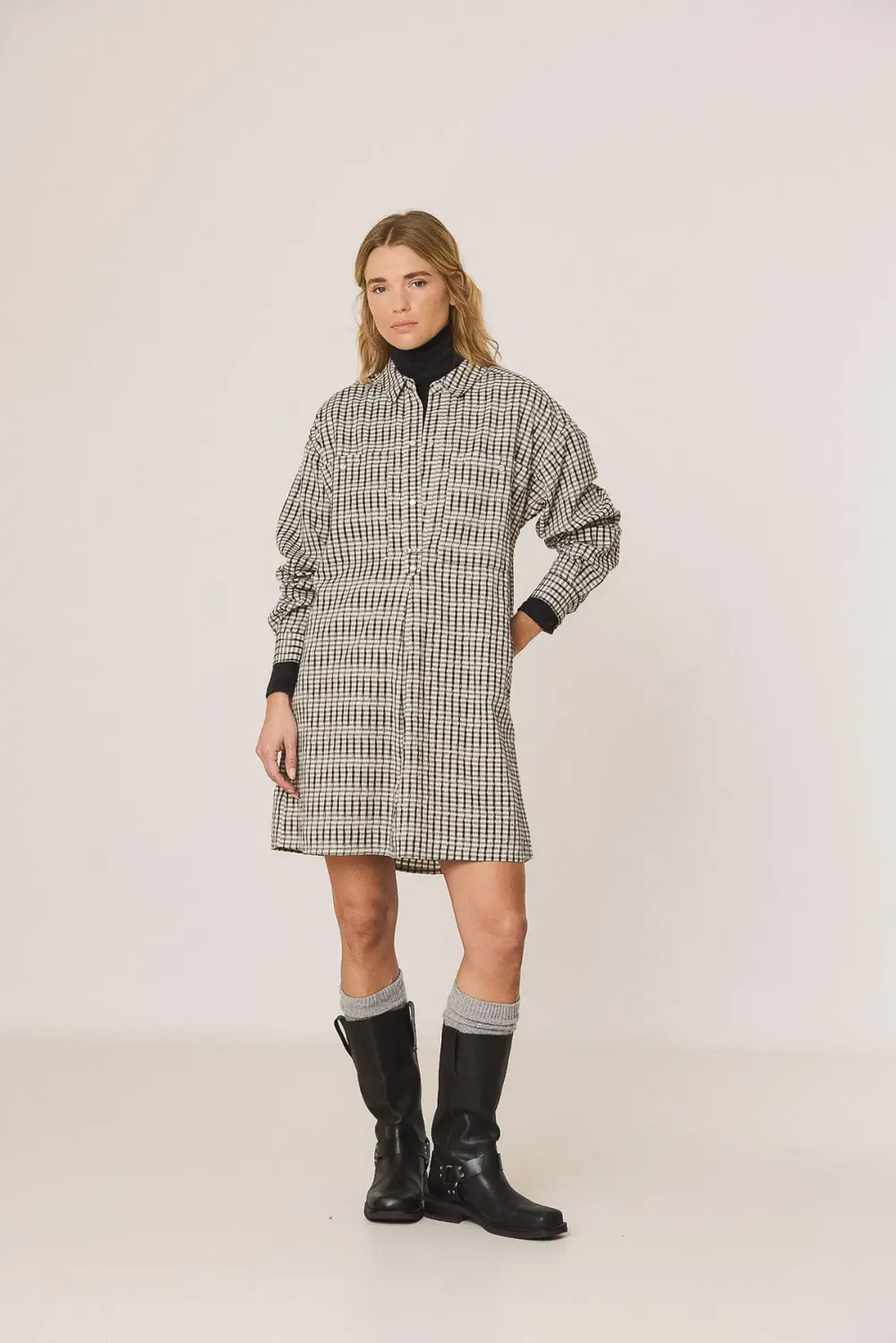 Kleid, Texas Style, Wollweiß-Schwarz kariert Kleid, Texas Style, Wollweiß-Schwarz kariert