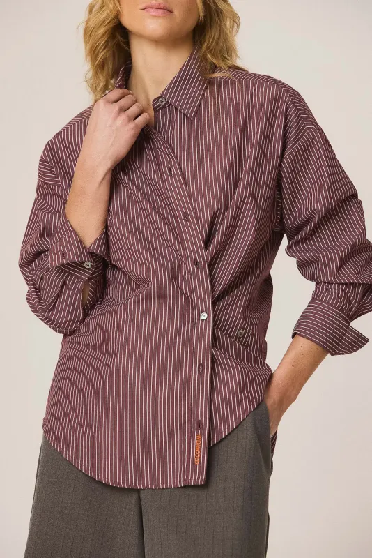 Bluse, seitlich knöpfbar, bordeaux-weiß gestreift Bluse, seitlich knöpfbar, bordeaux-weiß gestreift
