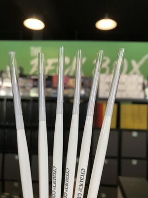 SYNTHETIC LAYER BRUSH (SMALL)