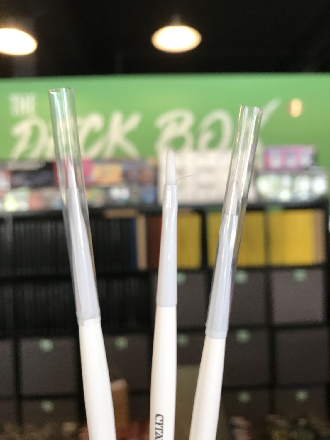 SYNTHETIC BASE BRUSH (MEDIUM)