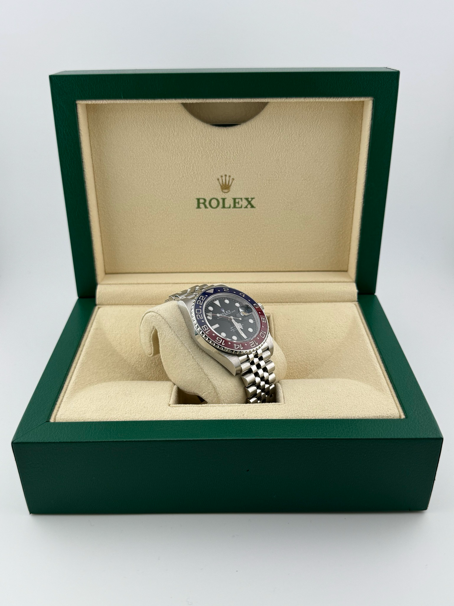 Rolex GMT II Pepsi (ref: 126710BLRO)