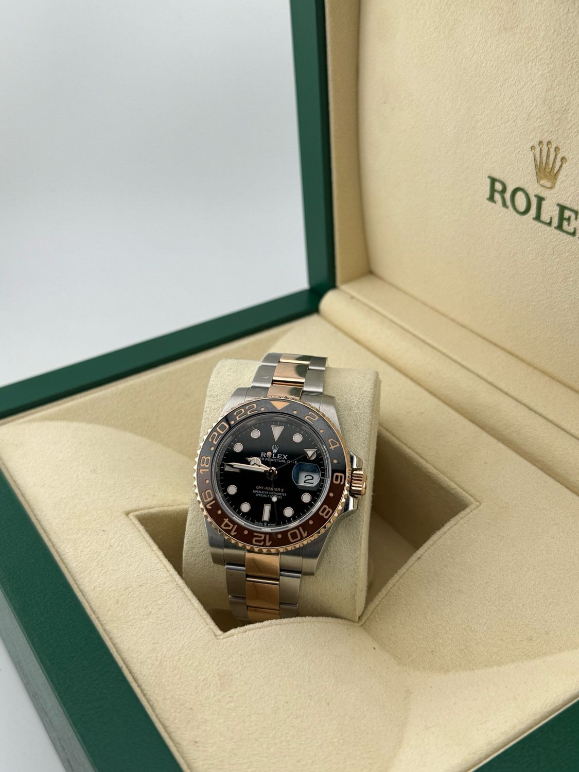 2018 Rolex GMT-Master II 40mm Two Tone 18K Rose Gold Stainless Steel Root Beer (ref:126711CHNR) 2018 Rolex GMT-Master II 40mm Two Tone 18K Rose Gold Stainless Steel Root Beer (ref:126711CHNR)