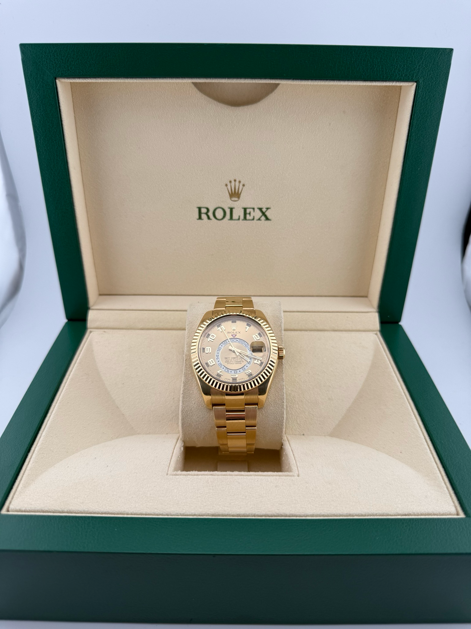 Rolex Sky-Dweller 42mm 18K Gold (ref: 326938)