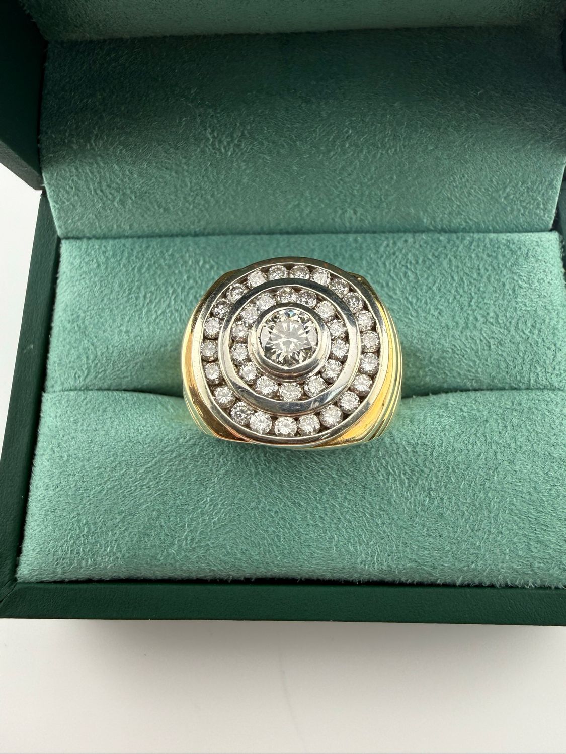 14k Yellow Gold Circular Diamond Ring