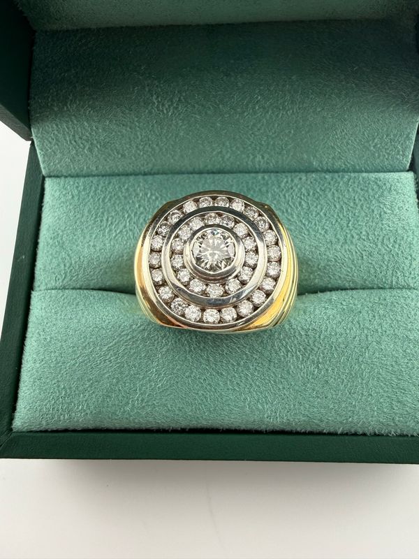 14k Yellow Gold Circular Diamond Ring